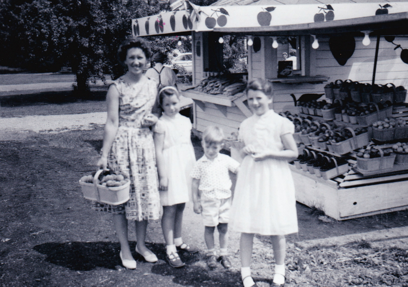 Olive, Julia, Peter and Deborah at a fruit stand in Canada